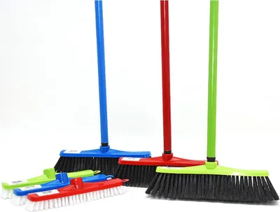 Produktbild von Stubenbesen und  Schrubber + Stiel, ca. 1,20 m,, in 3 Farben welche zufällig gewählt werden