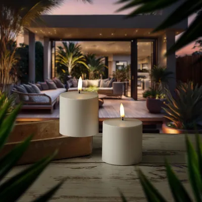 Produktbild von LED Kerzen - 2 wiederaufladbare LED Stumpenkerzen - H: 6,8cm - D: 6,8cm - Timer - weiß - für Außen
