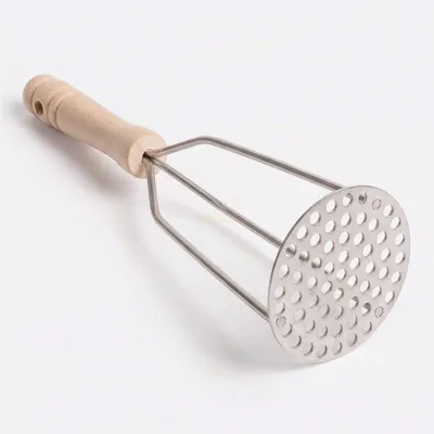 Produktbild von Kartoffelstampfer aus Buche mit Metallplatte für Kartoffelpüree und Gemüsebrei