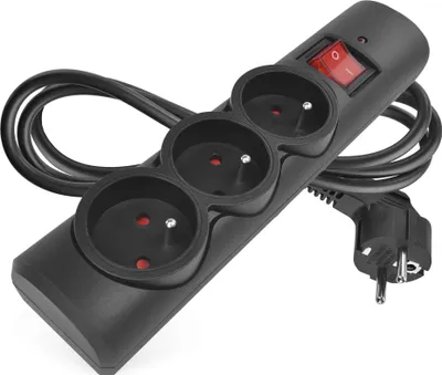 Přepěťová ochrana – 3 zásuvky, 1,5 m, černá