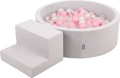Obrázok produktu pre KiddyMoon Mäkké penové ihrisko pre deti s guľatým loptičkovým ihriskom (100 ∅ 7 cm) s mäkkými prekážkami a loptičkovým bazénom,  vyrobené v EÚ, Svetlo sivá:Púdrovo ružová/Perla/Transparen