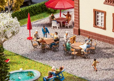 Produktbild von Faller 180957 - 1/87 / H0 2 Tische Und 12 Stühle - Neu