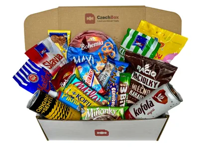 Produktbild von CzechBox Traveler - Leckere Box mit 19 sorgfältig ausgewählten tschechischen Snacks und Süßigkeiten.