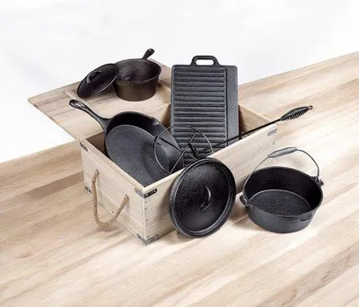 Produktbild von Gietijzeren ovenset in Holzkiste - 9-teilig - Gitterrostgitter Grillrost - Gussstahl Pannen - bereits gebrannt