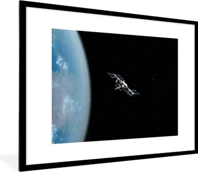 Produktbild von MuchoWow® MuchoWow® Gerahmtes Poster Erde - Weltraum - Raumstation 80x60 cm - Poster mit zchwarzem Bilderrahmen - Schlafzimmer-Dekorationen - Fotoposter