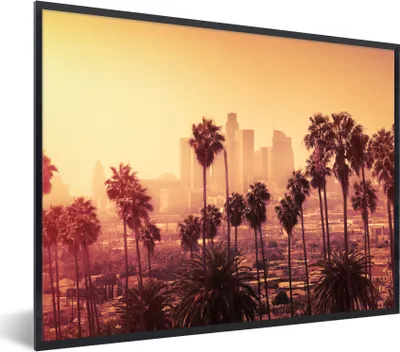 Produktbild von MuchoWow® Gerahmtes Poster Palme - Skyline - Sonnenuntergang - Architektur 40x30 cm - Poster mit Schwarzem Bilderrahmen Wandposter Rahmen Foto Bilder - Kunstposter - Wanddekorationen