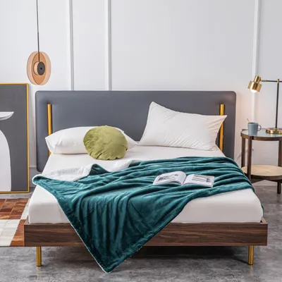 Produktbild von Flauschige Kuscheldecke Sherpa Coral extra weich & warm Wohndecke Flanell Fleecedecke , Größe:150 cm x 200 cm, Farbe:Dunkelgrün