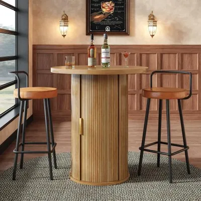 Immagine prodotto di Set da bar Flieks con sgabelli, tavolo alto rotondo in legno con vano portaoggetti e 2 sgabelli ergonomici, per bar e soggiorno, finitura in legno
