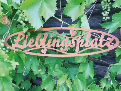 Produktbild von Schild Lieblingsplatz zum Aufhängen 50x13cm Edelrost Gartendeko Rost Wandhänger Wanddeko Tafel Spruchtafel Metall Türdekoration Geschenk