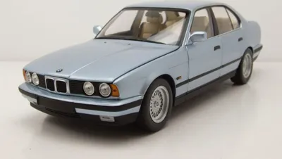 Produktbild von Minichamps 1:18 BMW 535i (E34) - 1988 - LIGHT BLUE METALLIC