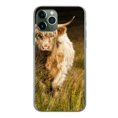 Produktbild von MuchoWow® Handyhülle Schutzhülle Hülle für iPhone 11 Pro Schottische Highlander - Licht - Gras - Tiere Silikon Softcase Handy Hülle - Handy