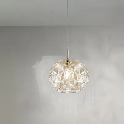 Produktbild von Pendelleuchte aus mundgeblasenem Bernsteinglas, Durchmesser 35 cm, E27-Fassung, elegantes und modernes Design für anspruchsvolle Interieurs - Perenz