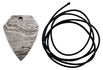 Produktbild von Damaskusstahl-Amulett in Herzform