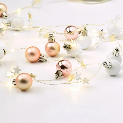 Productafbeelding van ACA Verlichte kerstsling met 20 witte LED's, zilveren koperdraad, batterij (2xAA), beschermingsklasse IP20, 190+30 cm, X13201102