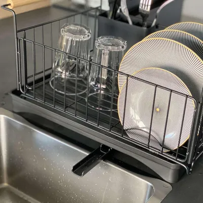 Immagine prodotto di Scolapiatti in acciaio inox nero - 50 x 29 x 23,5 cm - Con vassoio di raccolta e manici in legno, scolapiatti pieghevole con vassoio di raccolta