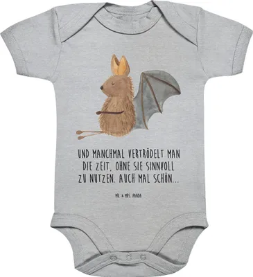 Produktbild von Mr. & Mrs. Panda Strampler Fledermaus Sitzen 1. - 3. Monat - Heather Grey - Geschenk, Baby, Babybody, overall, Lustige Sprüche, Fledermäuse, Babystrampler, Motivation