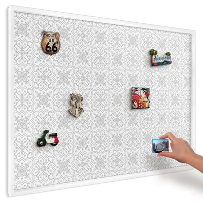 Produktbild von Magnettafel 100x70 cm mit weißem Rahmen - Magnetische Metalltafel, Magnetpinnwand zur Wandmontage für Wohnzimmer, Küche, Flur, Kinderzimmer und Büro - Geometrische Symmetrie