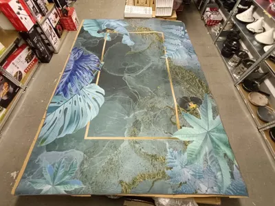 Produktbild von Exotischer Teppich mit Dschungel-Motiv – Waschmaschinengeeignet, 260x180 cm