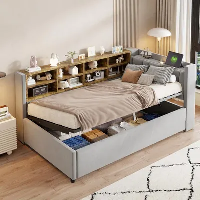 Immagine prodotto di Letto imbottito 90x200 cm con spazio contenitore ad apertura idraulica, luce notturna, prese USB e di tipo C, ripiani e vani contenitori, rivestito in velluto color grigio chiaro