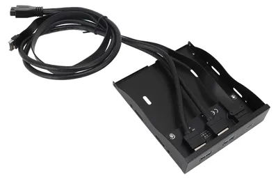 Obrázok produktu pre 3,5-palcová pozícia pre disketovú mechaniku na prednom paneli, vstupné rozhranie USB 19-pinové typu E, prenosová rýchlosť USB A 5 Gb/s, USB typu C 10 Gb/s a 20 Gb/s