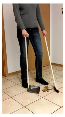 Produktbild von Stehkehrgarnitur, Kehrbesen und Kehrblech mit langem Stiel...erspart das lästige Bücken