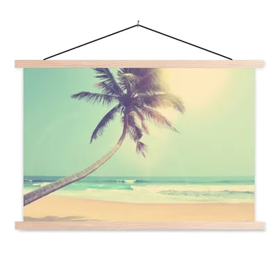 Produktbild von MuchoWow® Textilposter Retro - Palme - Sonne - Sommer 120x80 cm mit holzfarbenen Rahmen - Aufhängeset