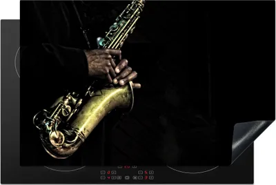 Produktbild von KitchenYeah© Herdabdeckplatte Hände eines Saxophonisten , 81x52cm, Küche Deko, Glaskeramikkochfeld Herdabdeckung, Abdeckplatte fùr Kochfeld