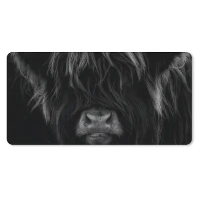 Produktbild von MuchoWow® Schreibtischunterlage Schottischer Highlander - Kuh - Porträt - Tiere - Schwarz - Weiß 80x40 cm - XXL Mauspad - Gaming Mauspad