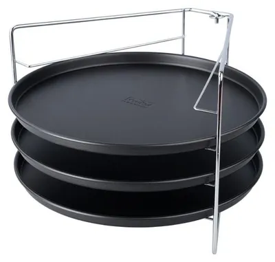 Produktbild von Zenker Pizzaset 4-teilig SPECIAL COUNTRIES, Pizzableche mit Ständer, runde Pizzabackbleche beschichtet (Farbe: Schwarz/Silber), Menge: 1 Set