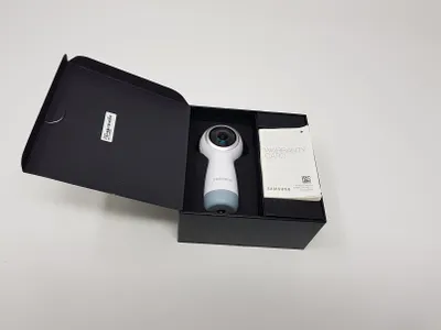 Produktbild von Samsung Gear 360 (2017), 4K Ultra HD, CMOS, 15 MP, 30 fps, WLAN, Bluetooth