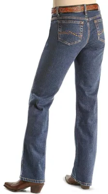 Image de Jean pour femmes Wrangler Aura, effet amincissant immédiat, coupe mi-longue, style bottes - B
