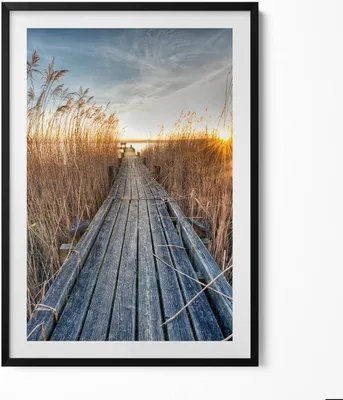 Produktbild von Eine Holzstraße zwischen Leisten– Wandbild mit Rahmen – Gerahmtes Bild  – Wanddekoration – 70x100 cm –  Schwarz Rahmen