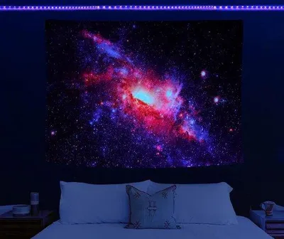 Produktbild von Famanu Wandteppich Fluoreszierende Sterne im Weltraum - 150cm x 130cm