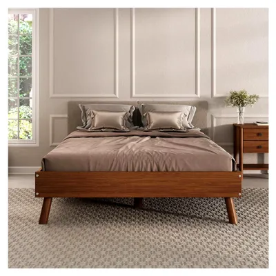 Produktbild von Futonbett Karri 140x190 aus Massivholz in Kastanienfarbe - Robustes Doppelbett mit konischen Beinen und modernem Holzrahmen