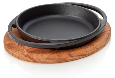 Produktbild von LAVA Brat-/Servierpfanne Ø 16 cm mit Holzuntersetzer und Seitengriffen, Serie Serving pans 36 Gusseisen emailliert