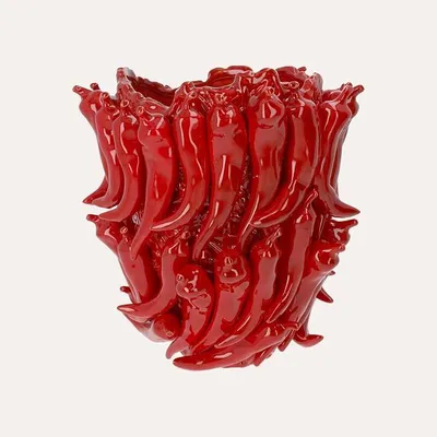 Imagen del producto de | Jarra de cerámica roja con motivos de chiles, una elegante decoración para interiores y mesas. Jarra fabricada con cerámica de alta calidad, hecha en Italia