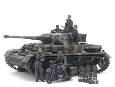 Zdjęcie produktu dla 1:35 Niemiecki czołg PzKpfw.IV Ausf.G z motocyklem Front Wschodni Model do składania