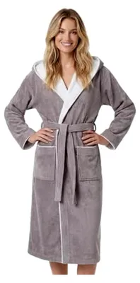 Produktbild von Damenbademantel aus Frottee mit Kapuze Leonie | 100% Baumwolle, weicher Frottee, Taschen und Bindegürtel – schadstoff, ideal für Sauna und Zuhause