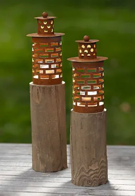 Produktbild von 2x Windlichtsäule "Türmchen" aus Holz & Metall in Rost Optik, 43 + 50 cm hoch, Holzsäule, Kerzenhalter