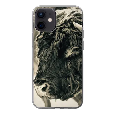 Produktbild von MuchoWow® Handyhülle Schutzhülle Hülle für iPhone 12 Schottischer Highlander - Schnee - Hörner Silikon Softcase Handy Hülle - Schutzhülle