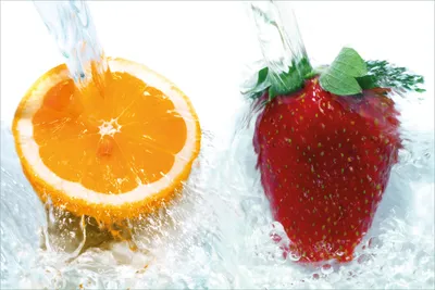Produktbild von Wallario selbstklebendes Poster - Frische Früchte übergossen mit Wasser I, Größe: 61 x 91,50 cm