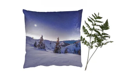 Produktbild von MuchoWow® Zierkissen Sofakissen Wohnzimmer Dekokissen 50x50 cm Winter - Schnee - Nacht - Bäume - Komfort - Sofakissen