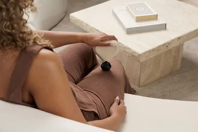 Produktbild von Therabody Theragun Mini 3.0, Perkussions-Massage, Universal, Beige, Akku, 150 min, 135 mm