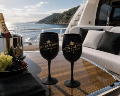 Produktbild von Schwarze Champagnerbecher 2er Set aus Kunststoff – Bruchsichere Sektbecher – Leicht, stilvoll & wiederverwendbar – passend für Moët & Chandon