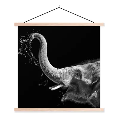 Produktbild von MuchoWow® Textilposter Porträt - Elefant - Tiere - Schwarz und weiß 120x120 cm mit holzfarbenen Rahmen - Textil-Poster