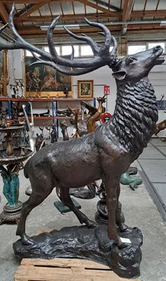 Produktbild von Casa Padrino Luxus Bronze Deko Skulptur Hirsch H. 248 cm - Riesiege Bronze Skulptur - Lebensgroße Tierfigur - XXL Bronze Hirsch Figur - XXL Garten Skulptur - Luxus Garten Deko