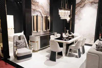 Produktbild von Elegantes weißes Esszimmer-Set mit Holz und Textil für stilvolle