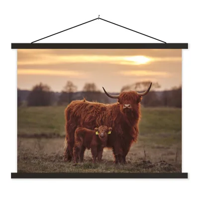 Produktbild von MuchoWow® Textilposter Schottische Highlander - Tiere - Landschaft - Sonnenuntergang - Kuh 150x113 cm mit holzfarbenen Rahmen - Poster