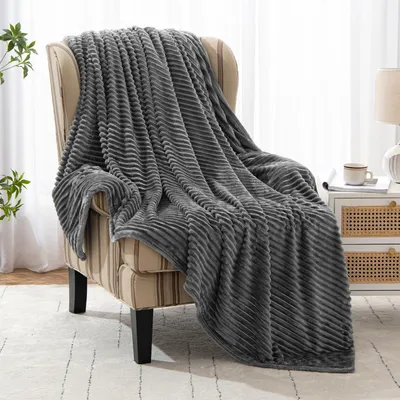 Obrázok produktu pre Flanelová fleecová prikrývka, mäkká a teplá, 152x203 cm, vhodná na pohovku a na cestovanie