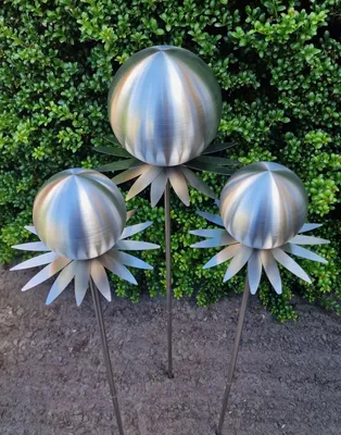 Produktbild von Blütenzauber Milano 3er Set Rosenkugel 15/10/10 cm Edelstahl matt gebürstet Gartenstecker Deko mit Stab 80 cm